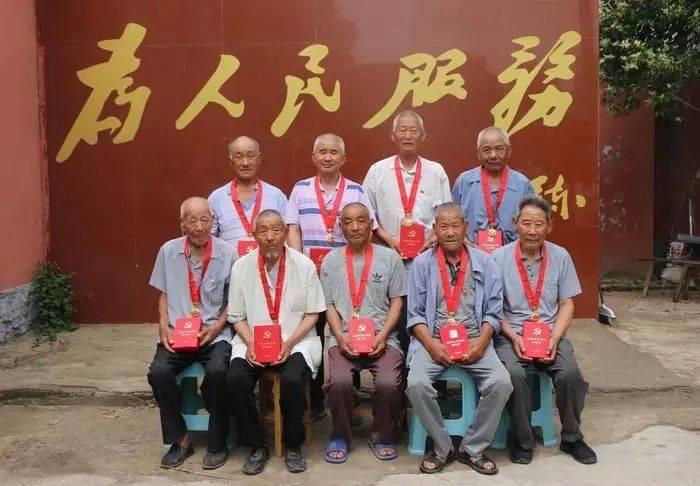 鞋子猪皮跟牛反绒哪个好？